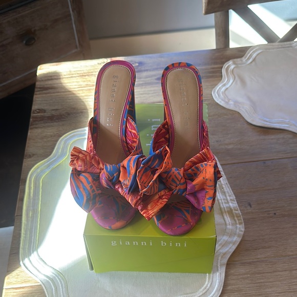Jean Pierre Orange and Pink Mules - Picture 3 of 4
